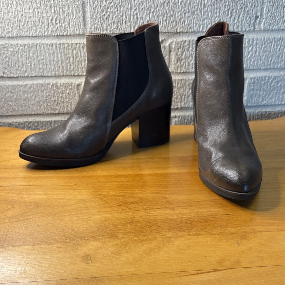 Eric Michael Spanish Leather Gray Stacked Chunky Heel Ankle Boots EU 39 EUC